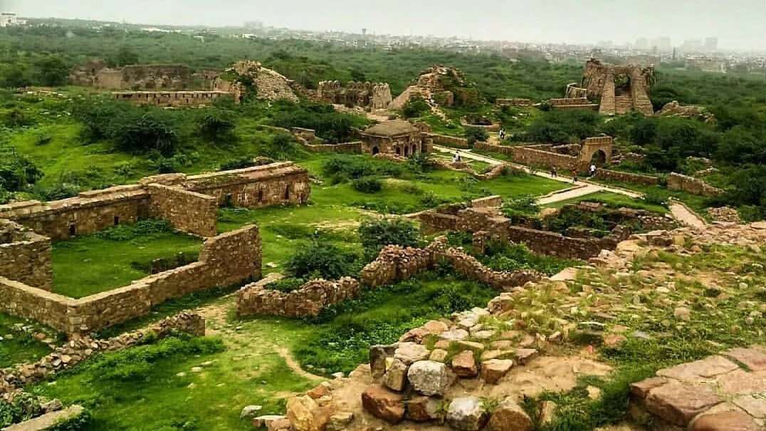 Tughlaqabad Fort in Dehi