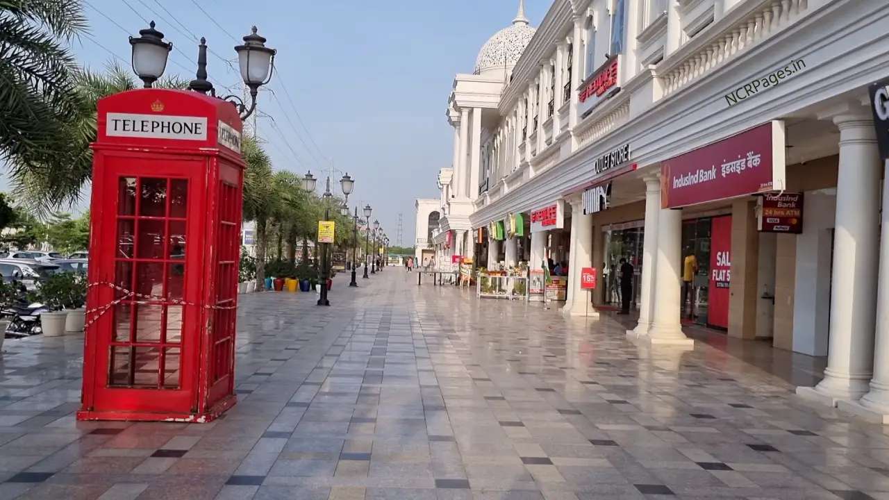 Phone Booth at London Street